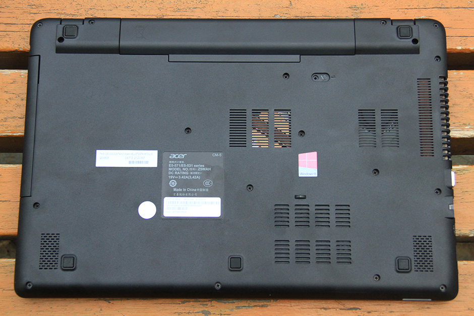 Acer Aspire E15 E5-571G Disassembly and SSD, RAM, HDD 